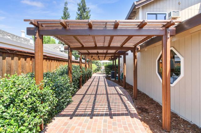 7916 Laurelridge Ct, Fair Oaks, CA 95628