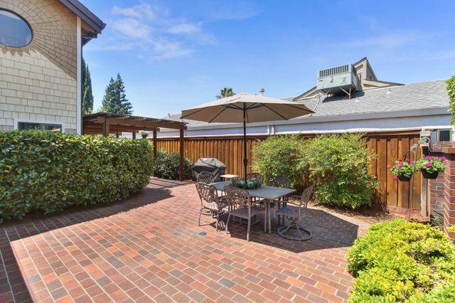 7916 Laurelridge Ct, Fair Oaks, CA 95628