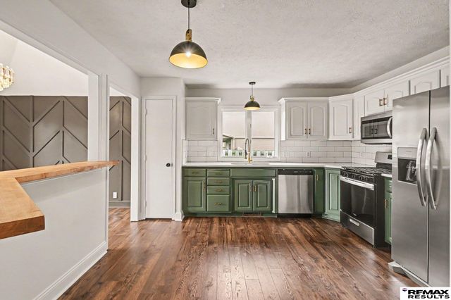 705 Eagle View Drive, Papillion, NE 68133