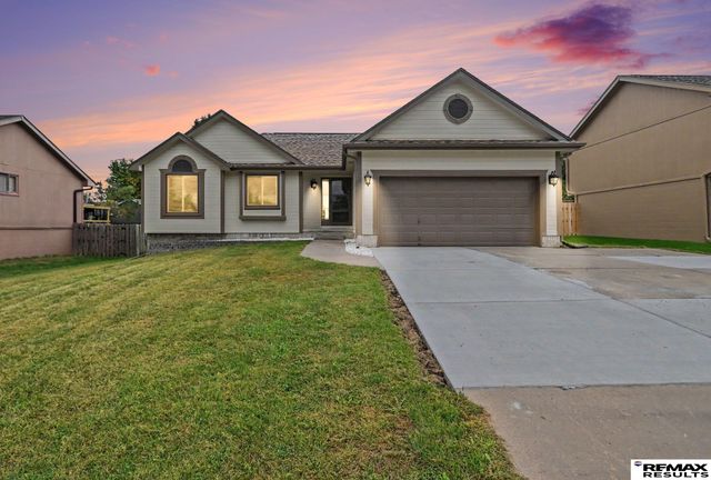 705 Eagle View Drive, Papillion, NE 68133