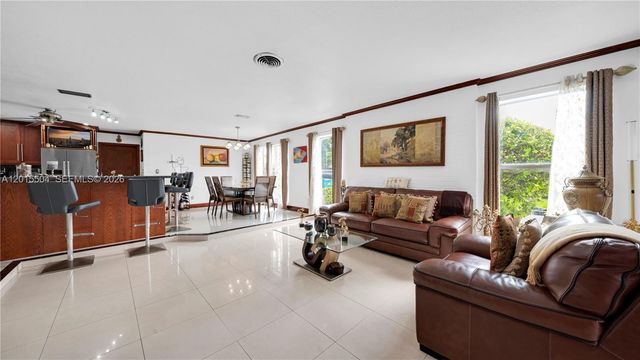 10435 SW 92nd St, Miami, FL 33176