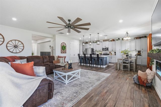 1218 BLARNEY STREET, Minneola, FL 34715