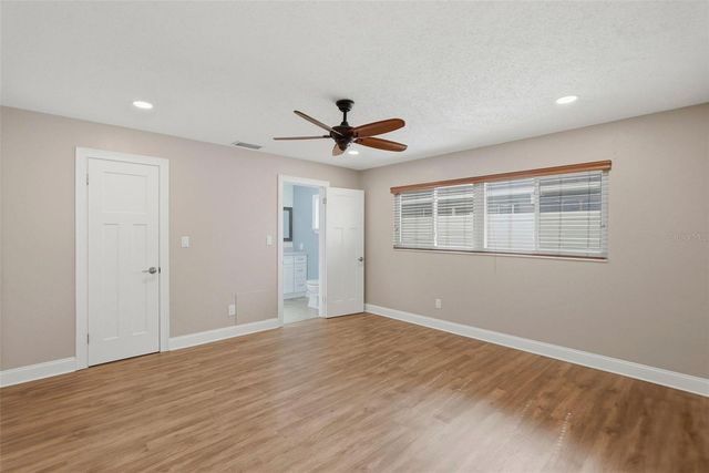 5669 45TH AVENUE N, Kenneth City, FL 33709