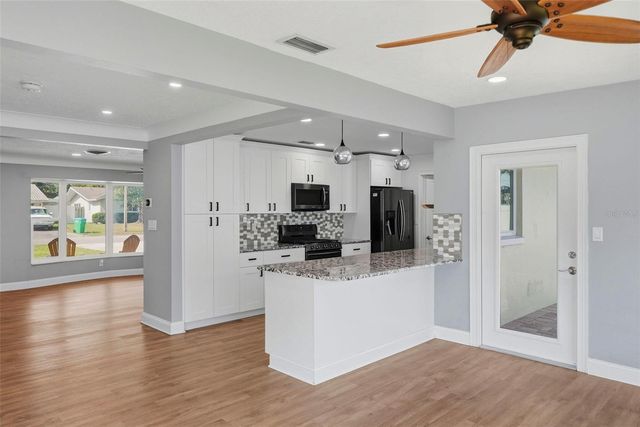 5669 45TH AVENUE N, Kenneth City, FL 33709