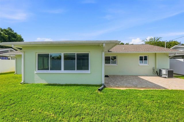 5669 45TH AVENUE N, Kenneth City, FL 33709