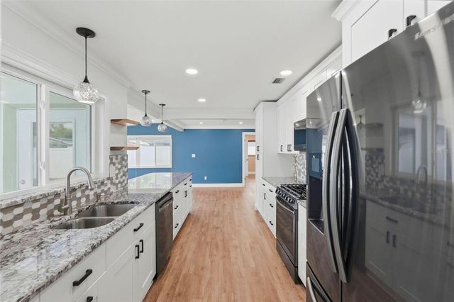 5669 45TH AVENUE N, Kenneth City, FL 33709