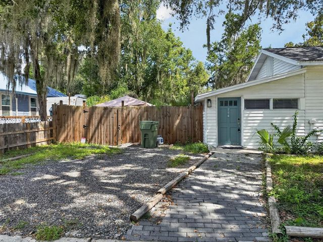 325 S 2ND STREET, Leesburg, FL 34748