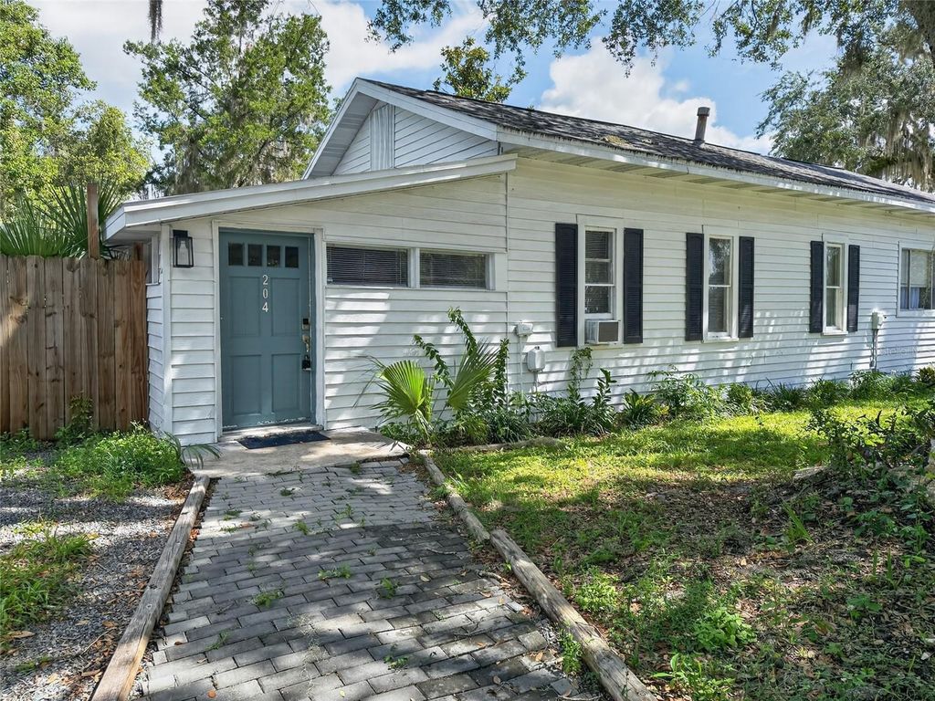 325 S 2ND STREET, Leesburg, FL 34748