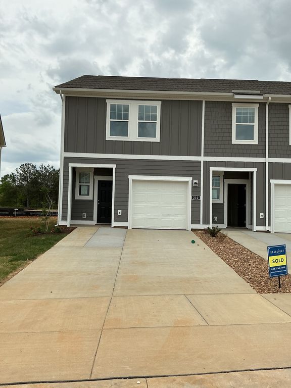 212 Darlington Drive, Dickson, TN 37055