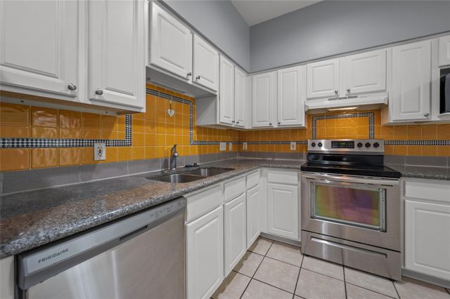 11709 Lakeside Place Drive 232, Houston, TX 77077
