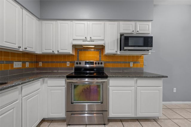 11709 Lakeside Place Drive 232, Houston, TX 77077