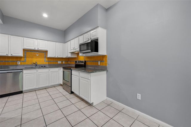 11709 Lakeside Place Drive 232, Houston, TX 77077