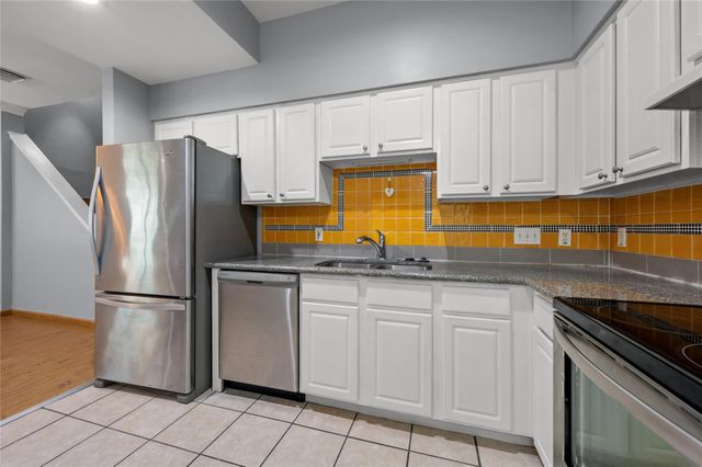 11709 Lakeside Place Drive 232, Houston, TX 77077