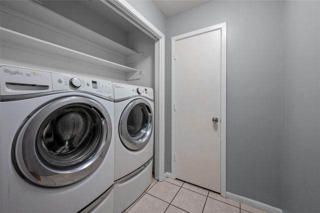 11709 Lakeside Place Drive 232, Houston, TX 77077