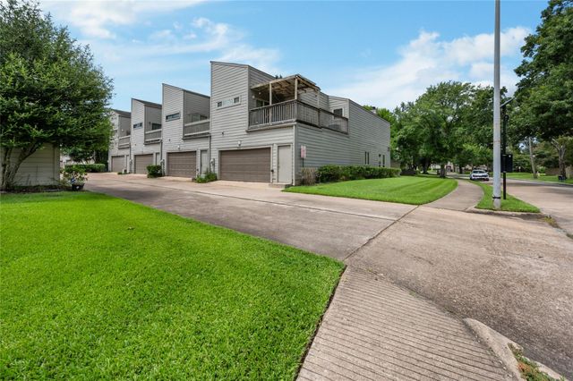 11709 Lakeside Place Drive 232, Houston, TX 77077