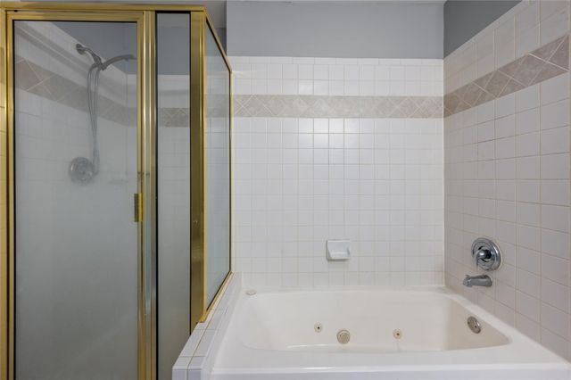 11709 Lakeside Place Drive 232, Houston, TX 77077