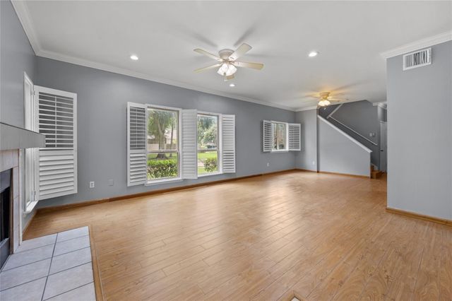 11709 Lakeside Place Drive 232, Houston, TX 77077