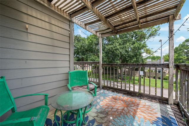 11709 Lakeside Place Drive 232, Houston, TX 77077