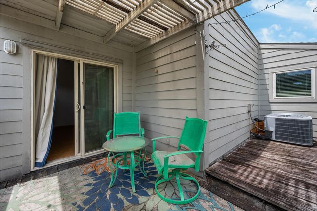 11709 Lakeside Place Drive 232, Houston, TX 77077
