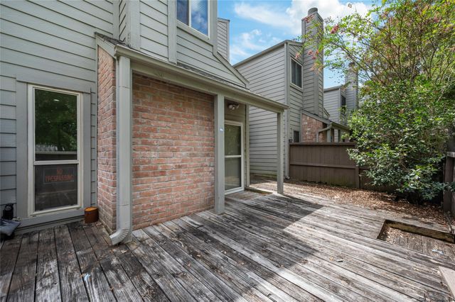 11709 Lakeside Place Drive 232, Houston, TX 77077