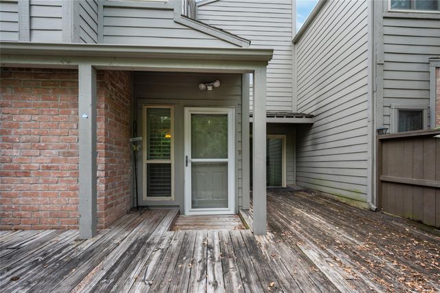 11709 Lakeside Place Drive 232, Houston, TX 77077