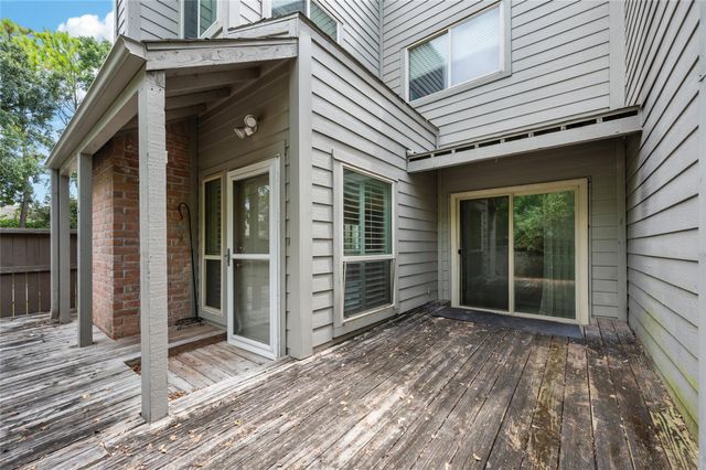 11709 Lakeside Place Drive 232, Houston, TX 77077