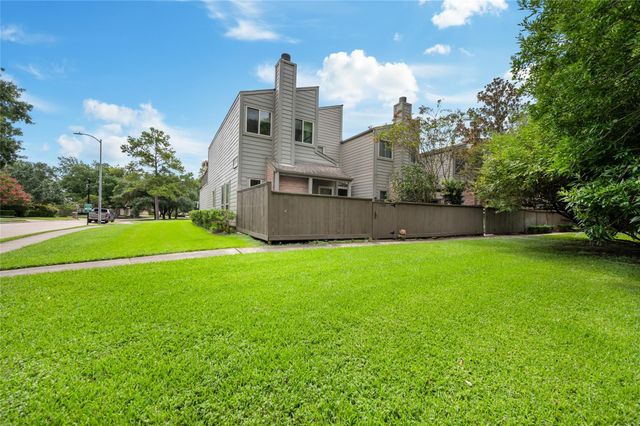 11709 Lakeside Place Drive 232, Houston, TX 77077