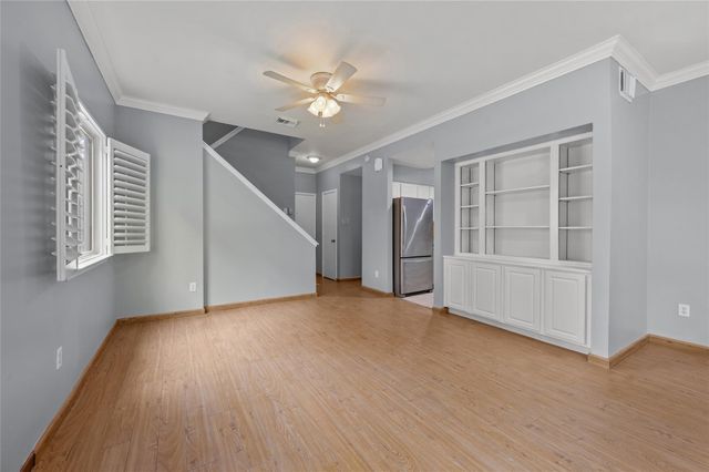 11709 Lakeside Place Drive 232, Houston, TX 77077