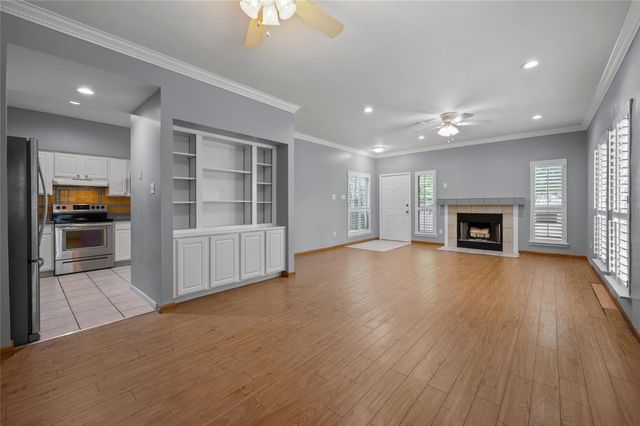11709 Lakeside Place Drive 232, Houston, TX 77077
