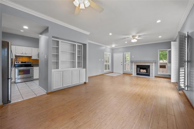 11709 Lakeside Place Drive 232, Houston, TX 77077