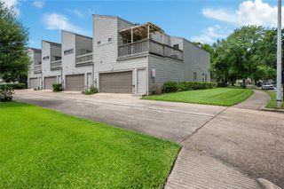 11709 Lakeside Place Drive 232, Houston, TX 77077