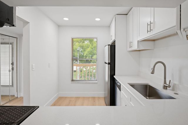 6000 NW 64th Avenue 303, Fort Lauderdale, FL 33319