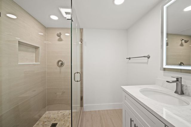 6000 NW 64th Avenue 303, Fort Lauderdale, FL 33319