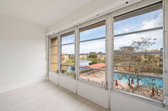 6000 NW 64th Avenue 303, Fort Lauderdale, FL 33319