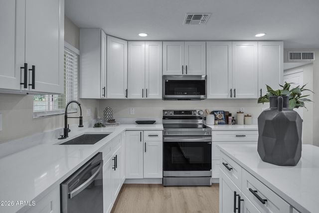 1033 W RIO SALADO Parkway, Mesa, AZ 85201