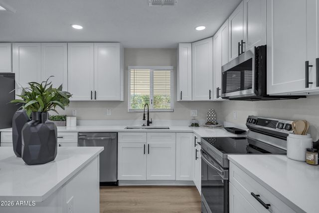 1033 W RIO SALADO Parkway, Mesa, AZ 85201