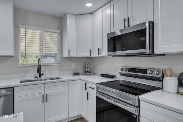 1033 W RIO SALADO Parkway, Mesa, AZ 85201