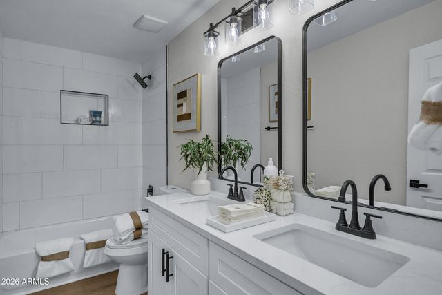 1033 W RIO SALADO Parkway, Mesa, AZ 85201