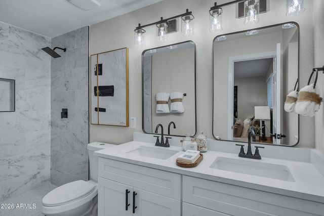 1033 W RIO SALADO Parkway, Mesa, AZ 85201