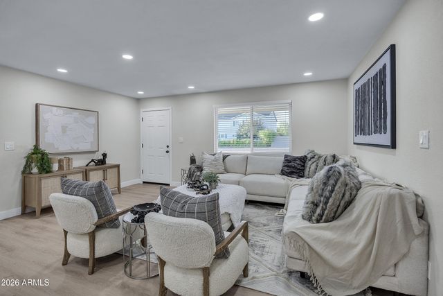 1033 W RIO SALADO Parkway, Mesa, AZ 85201