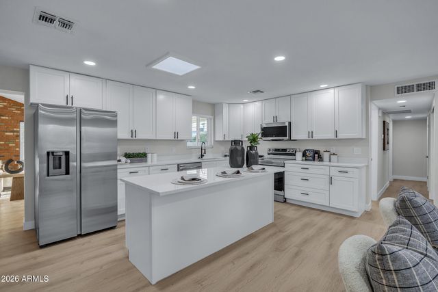 1033 W RIO SALADO Parkway, Mesa, AZ 85201