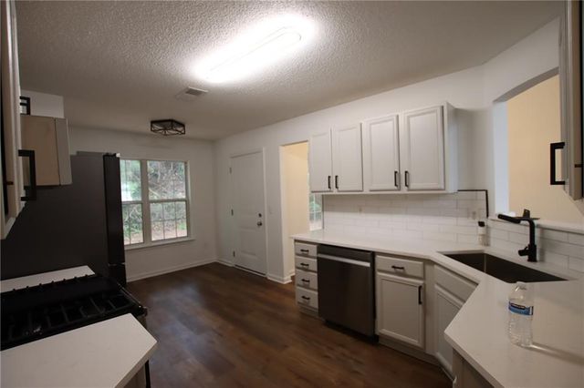 2256 Dresden Green NW, Kennesaw, GA 30144
