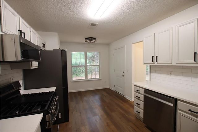 2256 Dresden Green NW, Kennesaw, GA 30144