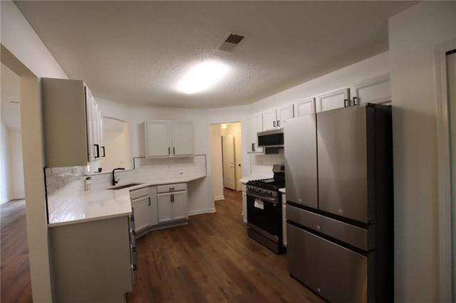 2256 Dresden Green NW, Kennesaw, GA 30144