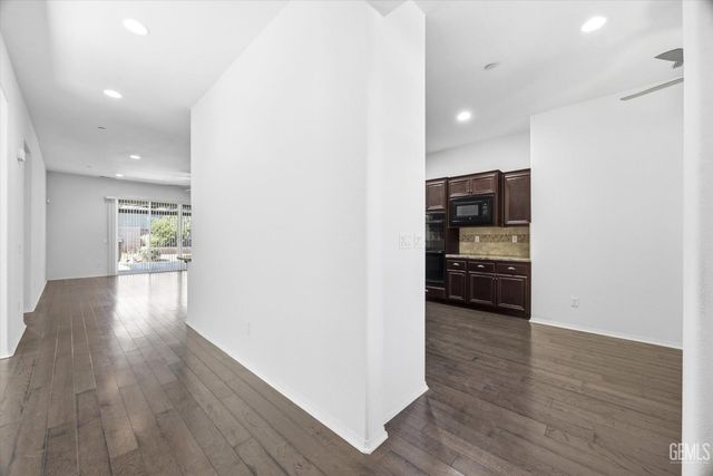 9909 Stockholm Place, Bakersfield, CA 93306
