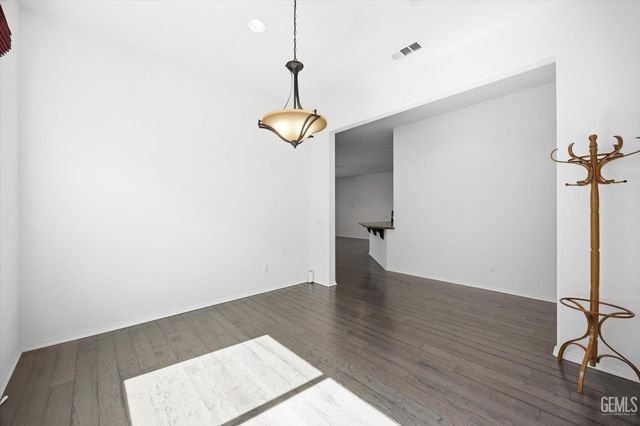 9909 Stockholm Place, Bakersfield, CA 93306