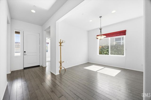 9909 Stockholm Place, Bakersfield, CA 93306
