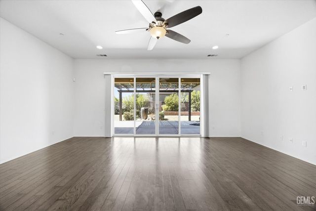 9909 Stockholm Place, Bakersfield, CA 93306