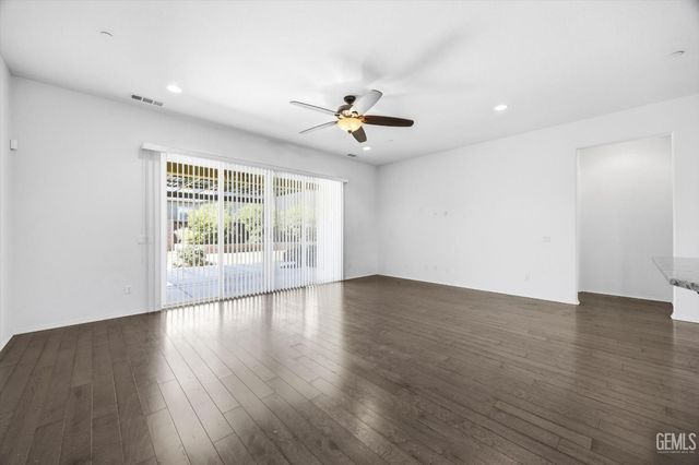 9909 Stockholm Place, Bakersfield, CA 93306
