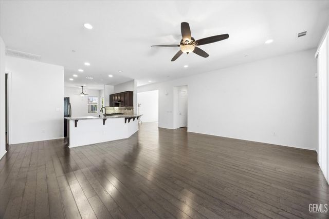 9909 Stockholm Place, Bakersfield, CA 93306